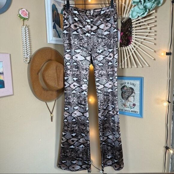Milk & Honey Pants - MILK & HONEY Junior’s High Waist Snakeskin Flair Pants - Medium